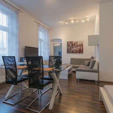 Spacious Apartment In Center With Terrace Wina Bagian luar foto