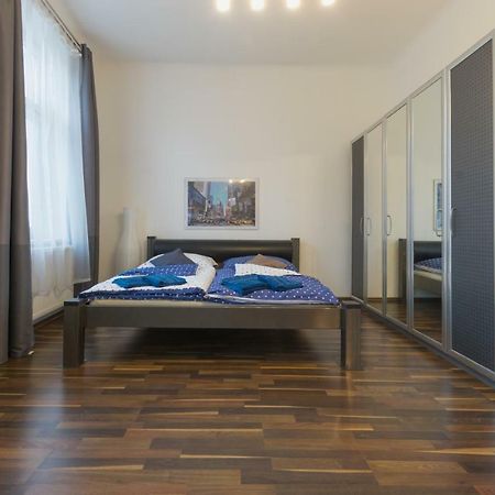 Spacious Apartment In Center With Terrace Wina Bagian luar foto